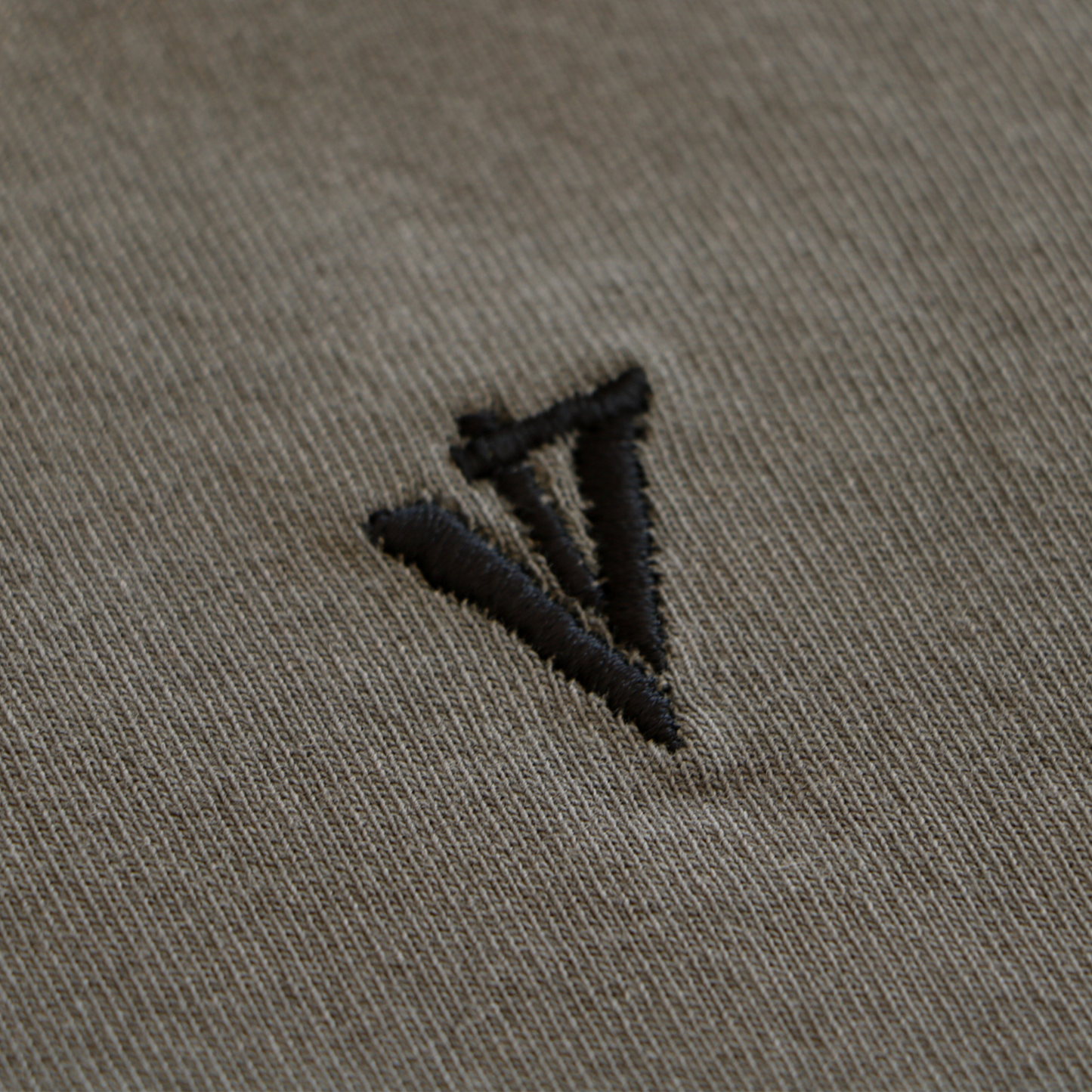V4 TRADEMARK LONG SLEEVE