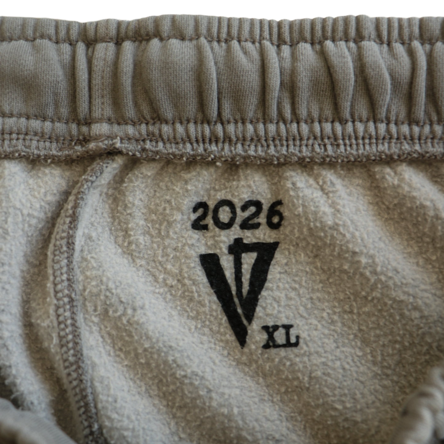 V4 TRADEMARK TRACK SHORT